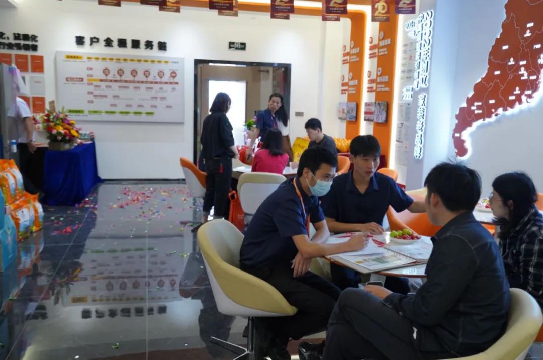 聽說，華美樂這2家店，開業(yè)第一天就被擠爆了！